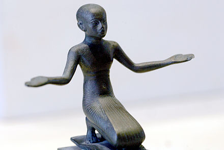 https://upload.wikimedia.org/wikipedia/commons/thumb/9/93/Man_praying_E3188_mp3h8990.jpg/440px-Man_praying_E3188_mp3h8990.jpg